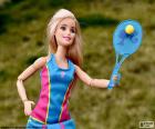 Популярная кукла Барби, играть в теннис